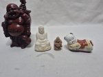 Lote de 4 enfeites na forma de Buda, sendo em resina e porcelana. Medindo o maior 14,5cm de altura.