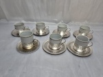 Lote de 7 xícaras de café em porcelana com suporte e pires em prata 90, modelos diversos. Medindo 5cm x 5,5cm de altura.  Com desgaste.