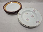 Lote de 7 pratos fundos em porcelana, marcas e modelos diversos. Medindo 22cm de diâmetro.