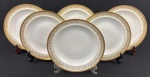 Limoges, France. Seis pratos fundos em porcelana esmaltada na cor branca com rica decoração em douração, composta por faixa ornamental de inspiração neoclássica, formada por reservas ovais com motivos florais estilizados, folhagens e arabescos, dispostos em composição rítmica e simétrica. Apresenta frisos e filetes concêntricos em Ouro, acabamento de grande elegância e requinte. Manufatura no verso. Medindo: 3 x 23,5 cm