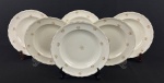 EPIAG. Seis pratos fundos em porcelana tcheca na cor marfim, com decoração floral policromada, detalhes na borda em relevo e filetes em ouro, manufatura no verso. Medindo: 3 x 24 cm.