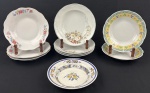 Dez pratos fundos em porcelana, sendo 4 de manufatura Schmidt esmaltados flores e 6 em porcelana chinesa com decoração floral variadas. Medindo: 4 x 23 cm aproximadamente.