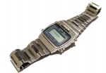 Vintage Coleção, Restauração, Raro Relógio Seiko Digital Sports 100 Japan 1970/ 80`s, Todo original em Aço, medindo 33 x 39mm. Cristal LCD, Alarme, Cronógrafo, precisa revisar, ou serve para peças, Só a Pulseira já é um achado, mesmo modelo JAMES BOND 007, Fundo em Aço de Rosca Série A639. Máquina original parada, muito tempo guardado. Pulseira Original grande, com regulagem para pulsos de 19cm e possui mais 3 furos para aumentar essa medida. 