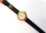 Vintage Fashion Luxo, Relógio Clássico da Natan Swiss, Misto, Aço e Dourado, medindo 35mm de diâmetro, Vidro Cristal com Bezel folheado em ouro e Algarismos romanos, Segundeiro Central. Calendário de Câmbio rápido no primeiro estágio da coroa. Fundo em aço de pressão. Máquina original calibre ETA 955 Quartz funcionando. Pulseira nova em couro.