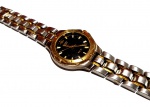 Fashion Luxo Coleção, Relógio Social Retrô Citizen WR50 Quartz Japan, Misto Aço e Dourado, medindo 34mm de diâmetro, Vidro Cristal, Segundeiro Central. Fundo em Aço de Pressão. Máquina Original Quartz funcionando. Pulseira Mista original com regulagem para pulsos finos até 16cm