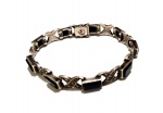 Vintage Fashion Luxo Joias, Pulseira Bracelete Art. Deco em Prata de Lei 925, com Ônix Faceadas e Marcassitas, medindo 18cm. Encaixe Baioneta, com Botão de Destravar encaixe e trava segurança dos 2 lados. Peso total 19,79gr. 
