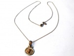 Vintage Fashion Luxo Joias, Cordão Pandora em Prata de Lei 950, com Pingente letra J em ouro 750, medindo  45,5cm. Peso total 2,77gr (contrastes ALE S925 cordão; Pingente 950 e 18k)