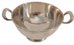 GEISLINGEN. Pequena sopeira em metal espessurado a prata, corpo liso e bojudo, borda moldurada, duas alças laterais curvas e base circular escalonada. Apresenta marcas do tempo. Medindo: 9 x 22,5 x 16,5 cm.  Sem tampa.