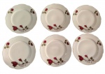 ?MIELÓW, Poland. Seis pratos para sobremesa em porcelana polonesa, decoração com rosas vermelhas e folhagens em policromia sobre fundo branco, bordas de contorno ondulado e filetes em ouro. Manufatura no verso. Medindo: 19 cm de diâmetro aprox.