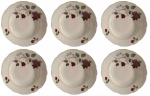?MIELÓW, Poland. Seis pratos fundos em porcelana polonesa, decoração com rosas vermelhas e folhagens em policromia sobre fundo branco, bordas de contorno ondulado e filetes em ouro. Manufatura no verso. Medindo: 4 x 23 cm. Aprox.
