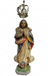 Arte Sacra. Antiga imagem em madeira entalhada e policromada, representando Nossa Senhora da Conceição. Medindo:  27 x 8 x 6,5 imagem, 8x3 cm coroa.
