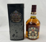 Whisky escocês Chivas Regal 12 Years Old, blended Scotch whisky envelhecido por no mínimo 12 anos. Garrafa de 1 litro, teor alcoólico de 40%, lacrada, acompanhada de estojo metálico original promocional. Produzido pela Chivas Brothers, Escócia. Conteúdo não atestado.