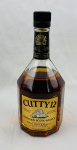 Whisky escocês Cutty 12, envelhecido por 12 anos. Blended Scotch Whisky engarrafado na Escócia para Berry Bros. & Rudd Ltd., Londres. Garrafa de 1 litro, graduação alcoólica de 43% vol. (86 U.S. Proof), acompanhada de caixa original. Exemplar vintage de interesse para colecionadores. Conteúdo não atestado.