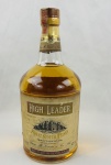 Whisky escocês High Leader Finest Scotch Whisky. Blended Scotch Whisky produzido por McKenzie & Co. Ltd., Glasgow, Escócia. Garrafa com lacre original e bom nível de conteúdo preservado. Exemplar vintage de coleção. Conteúdo não atestado.