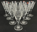 Dez taças para vinho branco em cristal translúcido, lapidado com riscos contínuo e haste facetada. Medindo:  13 x 7 cm. 6 com bicados.