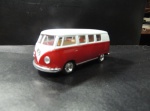 MINIATURA - VW KOMBI CLÁSSICA. MEDE APROX. 12CM - USADO NO ESTADO CONFORME FOTOS - ITEM SERA ENVIADO DO RS.