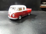 MINIATURA - RÉPLICA DE CARRO - REPRESENTANDO VW KOMBI PICK UP .MEDE APROX. 12CM - USADO NO ESTADO CONFORME FOTOS - ITEM SERA ENVIADO DO RS.