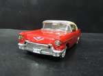 MINIATURA - SOLÍDO - CADILLAC ELDORADO BIARRITZ - N 4500 - ANO: 1957 - COR: VERMELHO COM TETO BRANCO - MADE IN FRANCE - ESCALA: 1/43 - MODELO METAL DIE-CAST. - USADO NO ESTADO CONFORME FOTOS - ITEM SERA ENVIADO DO RS.