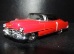 MINIATURA - RÉPLICA DE CARRO. MODELO CADILAC ELDORADO 1953. TONALIDADE VERMELHA. MEDE APROX. 12CM. PARTES DE METAL, PLÁSTICO E PNEUS DE BORRACHA. ABRE AS PORTAS E POSSUI MOVIMENTO DITO FRICÇÃO. - USADO NO ESTADO CONFORME FOTOS - ITEM SERA ENVIADO DO RS.