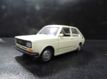 MINIATURA - FIAT 147. COM ABERTURA DAS PORTAS. COLEÇÃO CARROS DO BRASIL CLÁSSICOS 2. APROX. 11,5CM.  - USADO NO ESTADO CONFORME FOTOS - ITEM SERA ENVIADO DO RS.