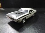 MINIATURA - DODGE CHALLENGER T/A 1970. MEDE APROX. 12CM. PARTES DE METAL, PLÁSTICO E PNEUS DE BORRACHA. ABRE AS PORTAS E POSSUI O MOVIMENTO DITO FRICÇÃO. - USADO NO ESTADO CONFORME FOTOS - ITEM SERA ENVIADO DO RS.