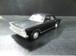 MINIATURA - FORD GALAXIE. MEDE APROX. 12CM. PARTES DE METAL, PLÁSTICO E PNEUS DE BORRACHA. ABRE AS PORTAS E POSSUI MOVIMENTO DITO FRICÇÃO.  - USADO NO ESTADO CONFORME FOTOS - ITEM SERA ENVIADO DO RS.