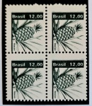 Brasil Quadra Empastada e com deslocamento do picote Regular da série Recursos econômicos Abacaxi RHM 0608 MINT