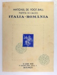 Romênia, 1939  Rara folhinha comemorativa com tema de Futebol e História Esportiva: Emitida para celebrar o histórico confronto internacional entre as seleções da Itália e da Romênia (Matchul de Foot-Ball / Partita di Calcio Italia-România), realizado em Bucareste em 11 de junho de 1939. A peça traz um selo central azul de 12 Lei retratando São Jorge e o Dragão e destaca-se por ostentar dois carimbos postais comemorativos oficiais em formato de bola de futebol datados do dia do jogo (11-VI-1939) - Excelente Estado de Conservação (apresenta leves manchas)