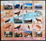 Quirguistão (Kyrgyzstan), 2003 Mini-folha comemorativa `Issyk-Kul – Pearl of Kyrgyzstan` (Issyk-Kul – A Pérola do Quirguistão) completa  composta por 10 selos intercalados com 8 vinhetas temáticas sem valor facial, organizados em uma grade de 3x6 com ampla moldura artística. A emissão promove o turismo e a preservação ecológica da bacia do famoso lago de altitude Issyk-Kul. Os selos ilustram modernos complexos hoteleiros, resorts e paisagens montanhosas locais.As vinhetas centrais retratam com rigor zoológico a rica fauna da região asiática, incluindo a Gazela-persa, Águia-real, Bico-de-íbis, Leopardo-das-neves, Abutre-fouveiro, Cervo-nobre-de-tianshan, Argali e o Lince-euroasiático. MINT