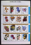 Chile, 1993 Folha completa de selos comemorativos `Flores de Chile`. Composta por 16 selos de $30 dispostos em formato de grade 4x4. A emissão, impressa pela Casa de Moneda de Chile, documenta com grande fidelidade botânica a flora nativa e endêmica do país, destacando espécies como a Orquídea, Copihue (Flor Nacional), Suspiro del Campo, Añañuca Rosada, Pajarito, Espino, Carbonillo, Garra de León, Lirio de los Molles, Copiapoa, Palito Amargo, Huilli de Coquimbo, Guindo Santo, Pata de Guanaco, Taique e o Mito. A margem superior traz a marcação de venda institucional `16 SELLOS = $ 480.-` acompanhada de guias de cores na lateral direita. MINT