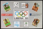 Libéria, 1988 Bloco comemorativo 1988 Jogos Olímpicos de Seul celebrando grandes exposições filatéticas mundiais com valor facial centralizado de $3 emoldurado pelos anéis olímpicos. O bloco apresenta uma rica composição artística que integra imagens de selos clássicos de atletismo da Libéria e logotipos de renomadas feiras e exposições filatéticas internacionais daquele ano: STAMPEX, FINLANDIA 88 (Helsinque), PRAGA 88, SYDPEX 88 (Sydney), OLYMPHILEX 88 (com o mascote Hodori) e a 7. Internationale Briefmarken-Messe. Os selos ilustrados ao redor reproduzem atletas em competições de corrida, salto e revezamento. MINT