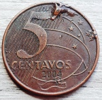 Brasil 5 centavos 2004 cunho quebrado no reverso e na serrilha