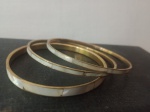 Lote com Três braceletes Indiano em metal dourado , decorado com madre perola .