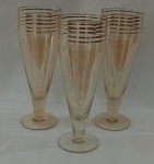 Três taças para bebidas , no tom furta cor . Medindo : 20x7 cm.