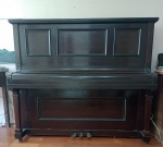 STECK - UNICO DEPOSITO CASA BEETHOVEN NASCIMENTO E CIA - Antigo Piano Steck vertical . Desafinado , precisa afinar . Necessita de uma avaliação profissionall , será necessario um profissional para desmontar . Esta faltando uma alça de apoio para movimentar . Medindo : Comprimento : 1,60 m / Largura : 36 cm / Altura : 1,35 cm / Larg de profundidade : 60 cm . Retirada em Laranjeiras por conta e risco do arremetente , com agendamento previo . SEM GARANTIAS FUTURAS.