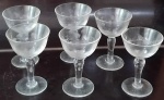 Lote com Seis taças para licor em Demi cristal , lapidada com decoração . Medindo : 8 cm .