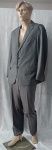 ERMENEGILDO ZEGNA - Conjunto de Calça e Blazer cinza com riscas tom-sur-ton , forrado, dois botões, três bolsos externos, dois bolsos interno . Ótima aparência . Veste 46 no Brasil.