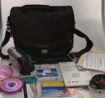SONY RANDYCAM - Camera filmadora case , acompanha bolsa original , cabos , cd e outros . Não testado , sem garantias futuras.