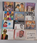 COLECIONISMO - Lote com Doze CDS de ícones da música Popular ,sendo :  samba , pagode e Sertanejo : Zeca Pagodinho , Martinho da Vila , Sambas de Enredo 2005 , AGEPÊ , Leandro e Leonardo e outros . Não testados , sem garantias futuras .