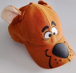 SCOOBY-DOO - Boné do scooby-doo com orelhas . Apresenta marcas na orelhinha.