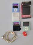 APPLE - IPOD acompanha cabo e três envelopes em silicone . Não testado , sem garantias futuras .