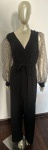 Elegante Macacão preto com mangas longas em tule transparente com estampa animal print em tons de cinza, amarração na cintura . Tamanho : 1XL .