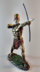 Escultura em resina representando o orixá OXOSSI  todo patinado à ouro e na cor negra. Medindo 22 cm de altura.
