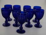 Belíssimo conjunto de Nove Taças de vidro para vinho branco , bico de Jaca , no tom azul cobalto . Medida : 14,5 x 7,5 cm.