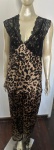 Lindo Pijama blusa e calça em Cetim com estampa animal print , a blusa possui alças em rendas e decote em V , a calça possui elástico na cintura e rendas na barra . Tamanho : 1XL