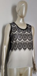 NEW FASHION - Blusa com detalhes de renda preta trabalhada na parte superior . Tamanho : M.