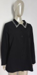 Elegante blusa social na cor preta , com detalhes de perolas aplicadas na gola . Tamanho : 1XL