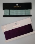 FOREVER 21 - Conjunto de Chokers / Gargantilhas ajustáveis , uma em tecido roxo e outra na cor verde clara .Nova.