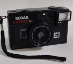 KODAK - Câmera fotográfica da marca Kodak Hobbi 35mm. Não testada , sem garantias futuras .