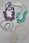 Lote com Sete acessorios para beleza , sendo cordão ,pulseira e tiara .